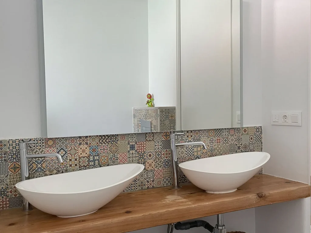 Lavabos dobles azulejo hidráulico · Fredats